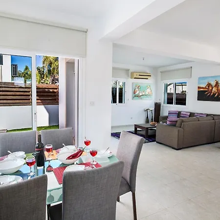 Three Bedrooms 1273 * Πρωταράς