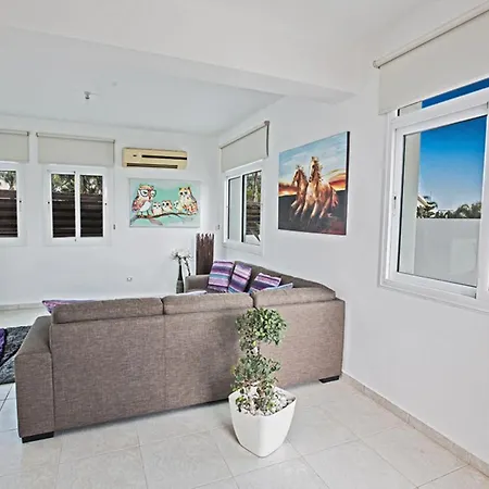 Βίλα Three Bedrooms 1273 *