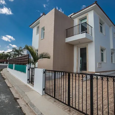 Βίλα Three Bedrooms 1273