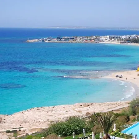 Βίλα Three Bedrooms 1273 *